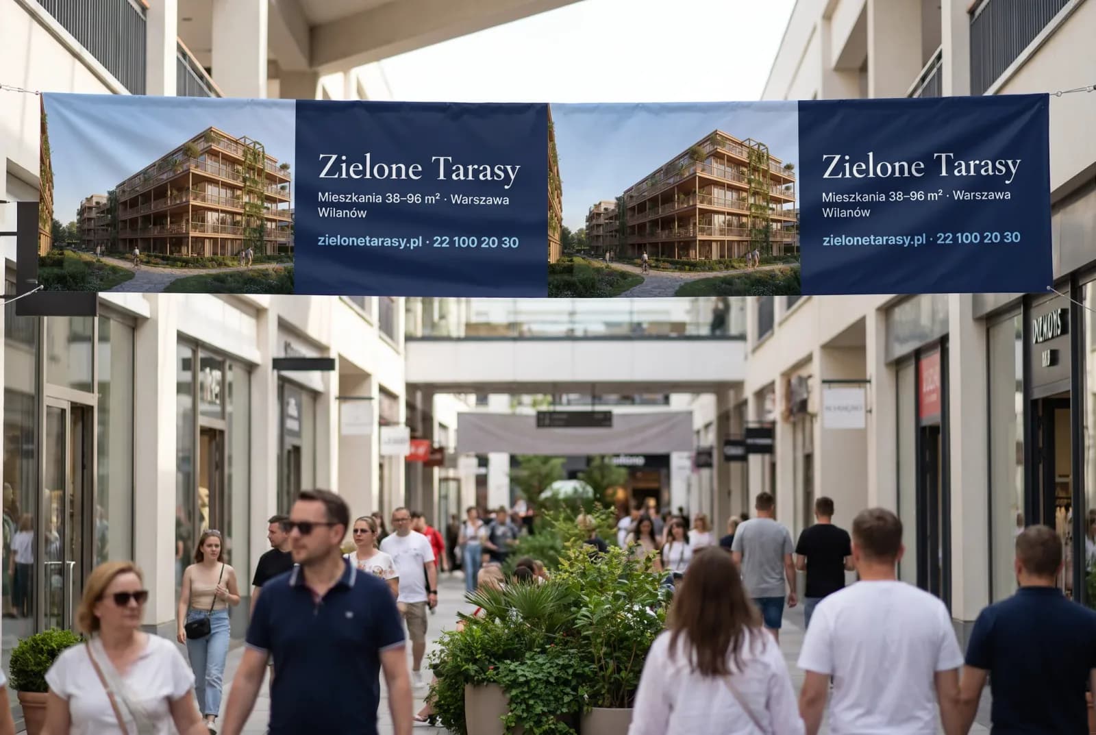 Podwieszony nad pasażem