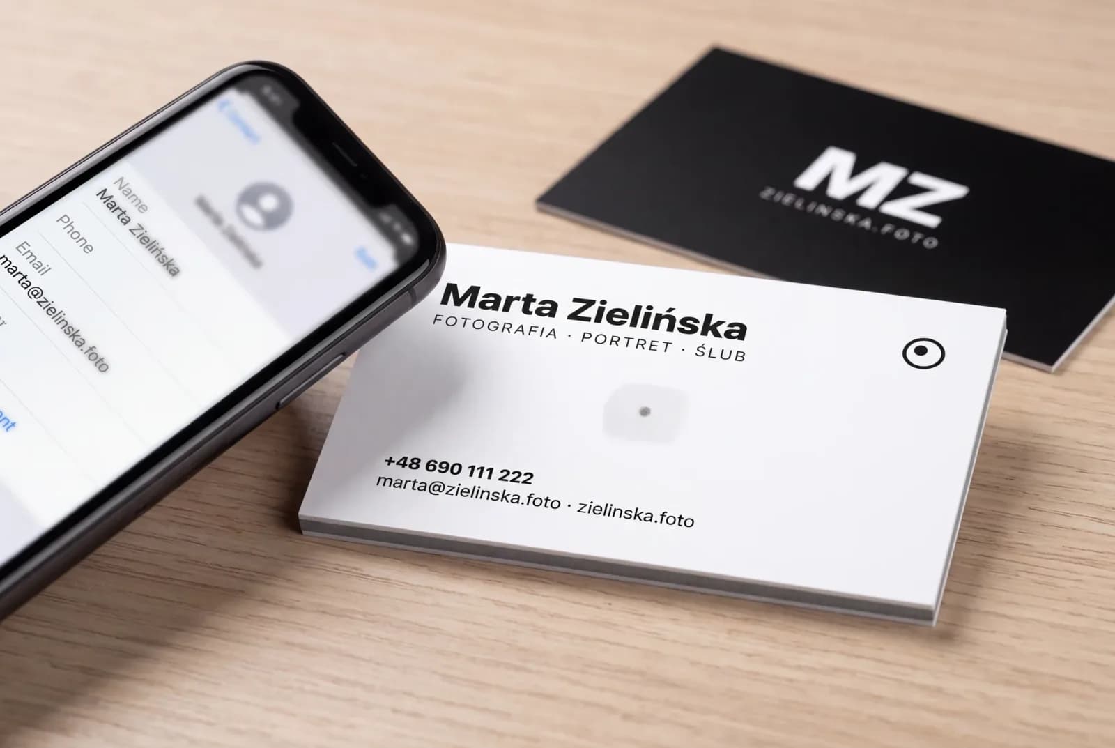 Przyłóż telefon — kontakt zapisany
